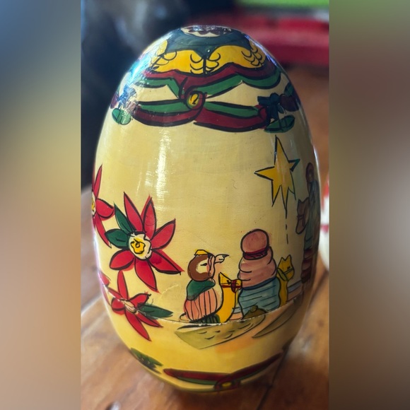 VNTG - Terry Village, Hand Painted, Wooden Nesting Eggs, Nativity/Poinsettia - Picture 5 of 15